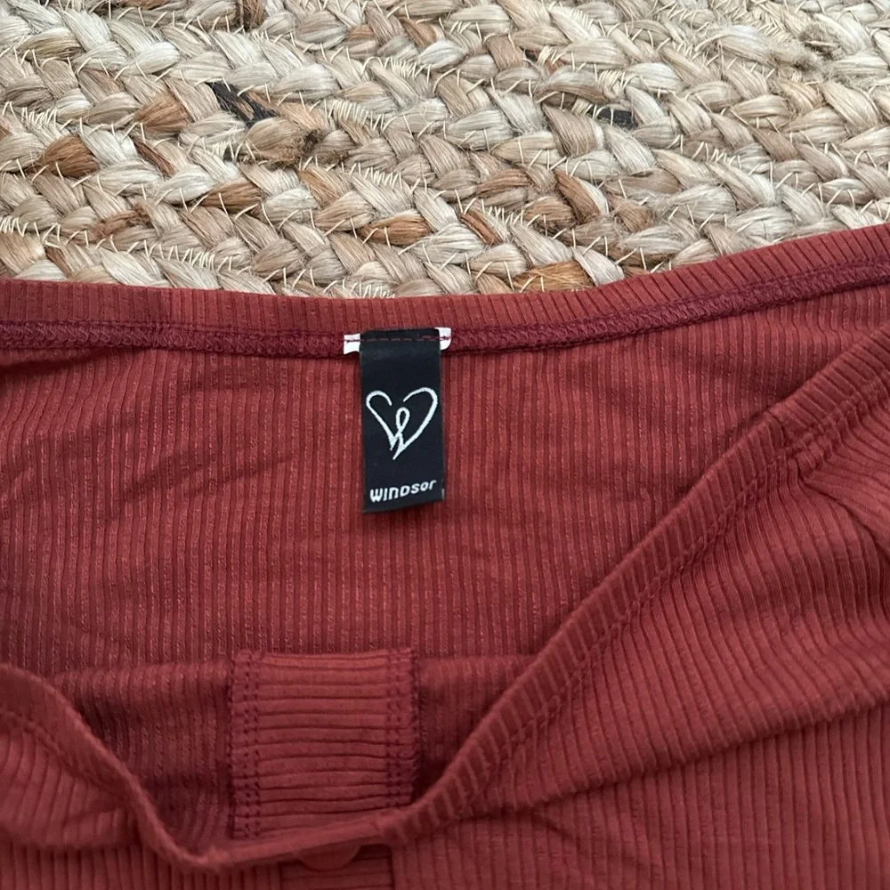 OFF SHOULDER BUTTON DOWN CROP TOP - Picture 2 of 5
